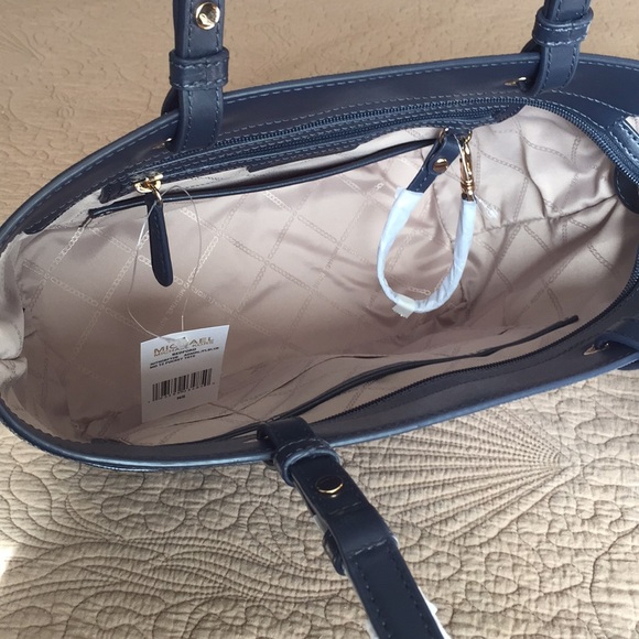 Michael Kors Bedford Medium Tote - Picture 7 of 8